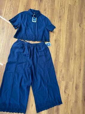 Roller Rabbit Navy Elastic Waist Wide Leg Pants and Scalloped Top